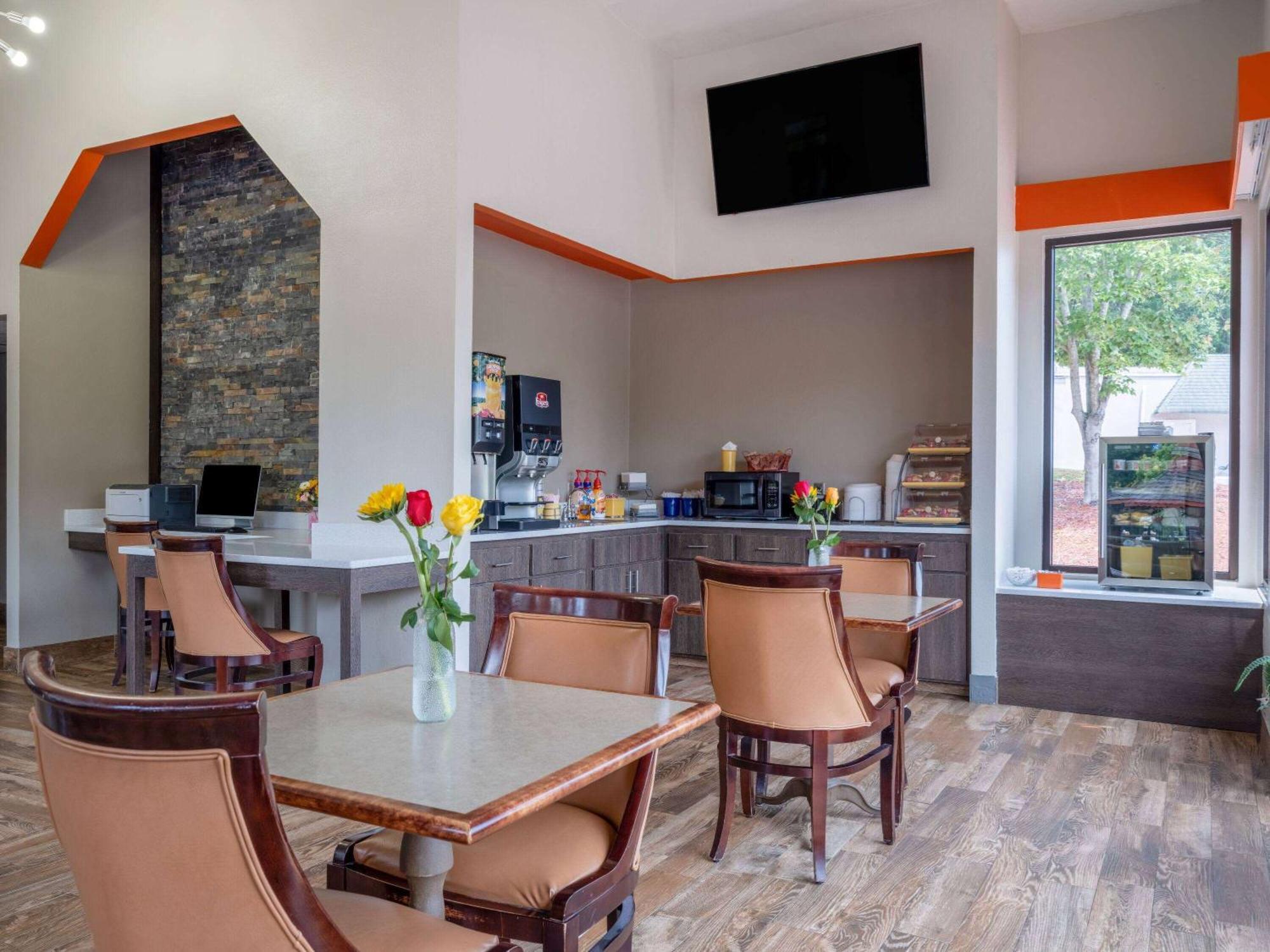 Days Inn By Wyndham Clemson Exteriér fotografie